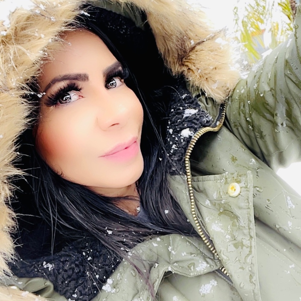 Meet your Posher, Dina